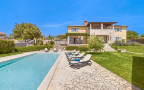 Rustic Villa Azzurra with pool in Sv Lovrec